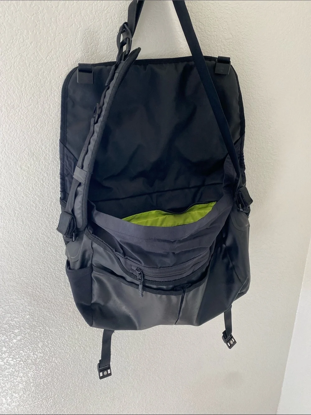 TIMBUK2 Especial Stash Weatherproof Black Messenger Bag Size M